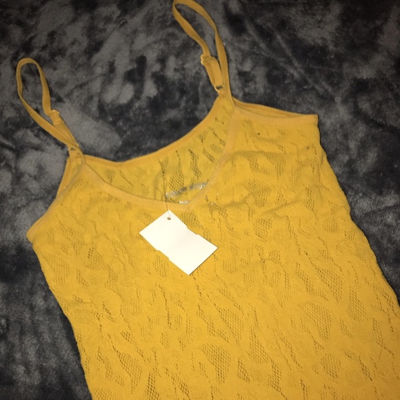Cute Yellow 💛laced tank top✨ - Picture 2 of 3